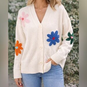 🌸 ZESICA Floral Appliqué Cardigan Sweater – Size M – Cream/White – Soft & Cozy